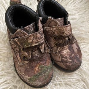 Camo boots sz 5